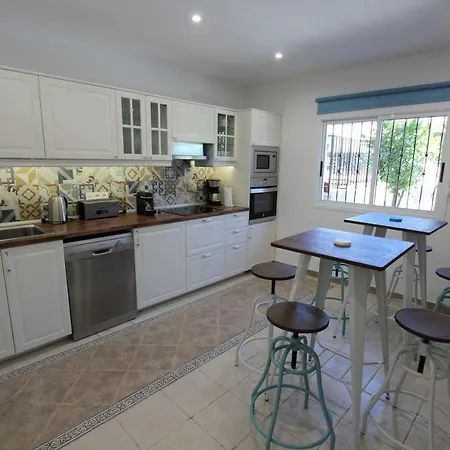 Viva Tropical Villa Buzanada